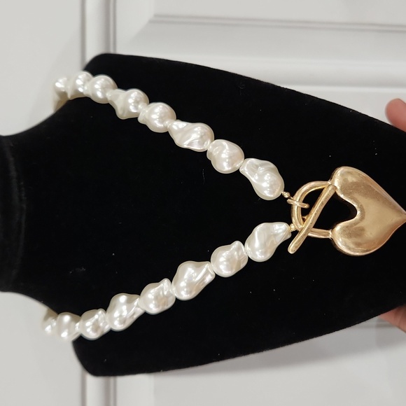 🔹️PIPER K🔹️ VIRAL 21" NECKLACE WITH PEARLS AND A HEART IN MATTE GOLD - Picture 3 of 17